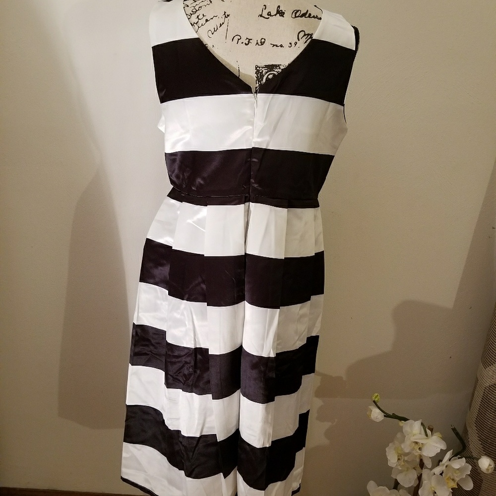 Dress - Picture 3 of 6